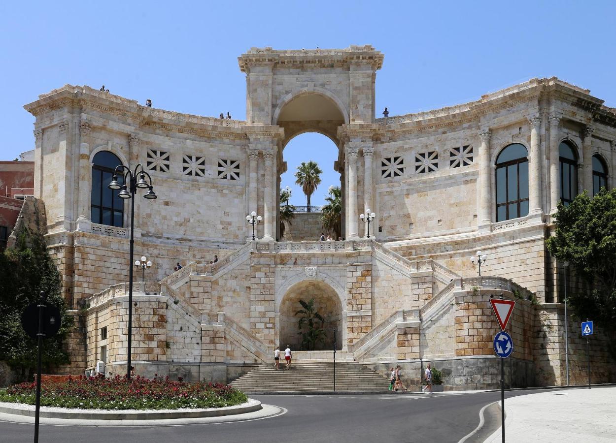 Centro Storico CagliariCasa Tipica Sardaアパートメント エクステリア 写真